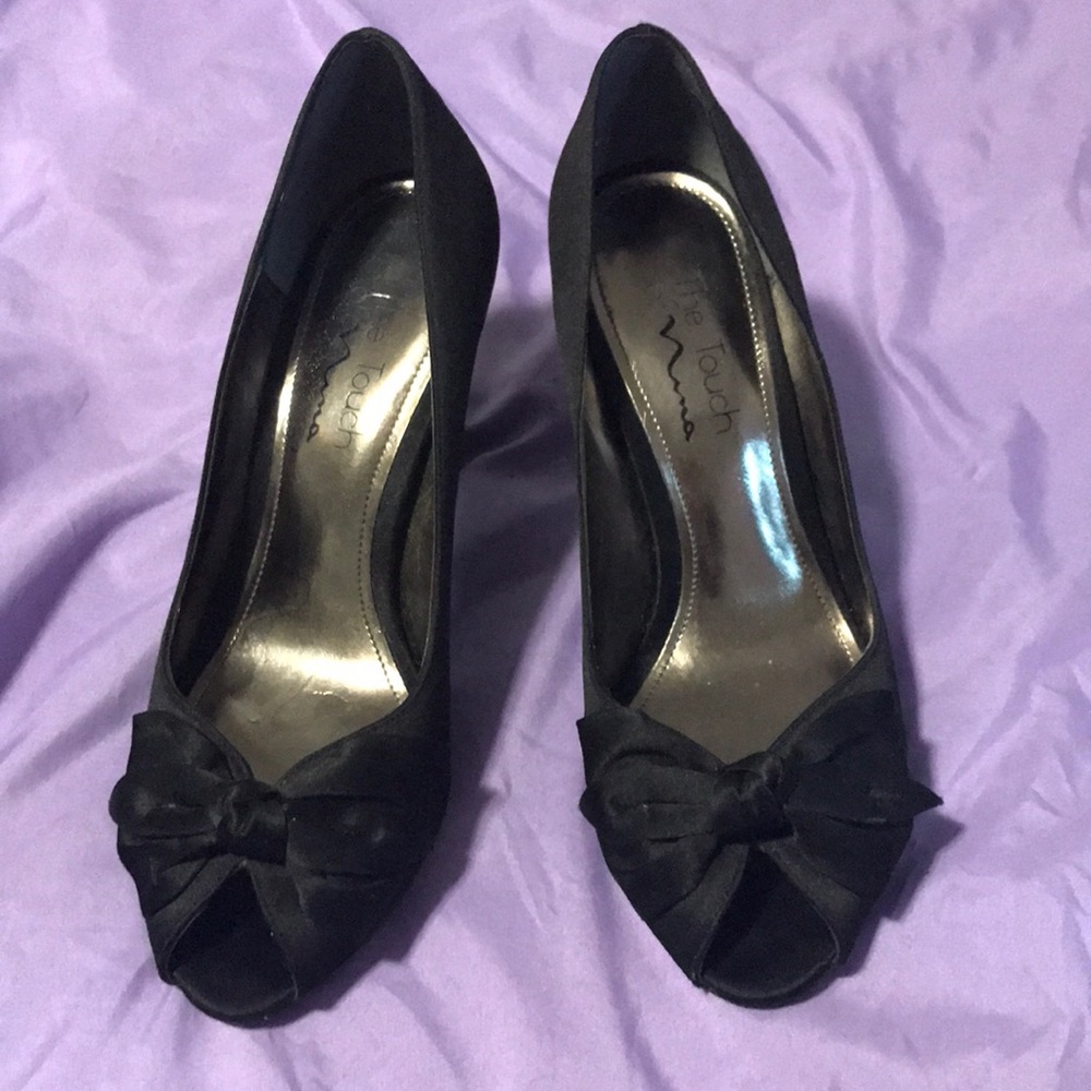 Cute black heels size 7 1/2